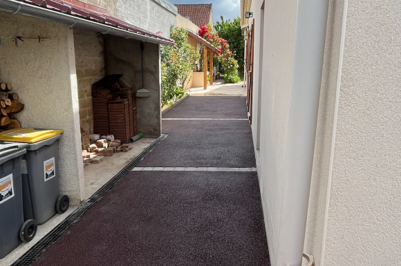 Création d'une allée en béton dans l'Yonne 