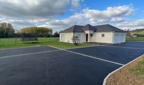 Réalisation d'une cour en béton désactivé dans l'Yonne a Paron  