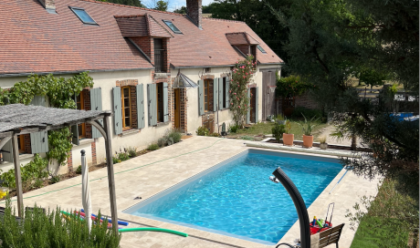 Construction d'une piscine UNIBEO avec pose de margelles pour plage a Champlost (89)