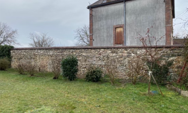 Rehaussement d'un mur en pierre à l'identique à Saint-Maurice-aux-Riches-hommes