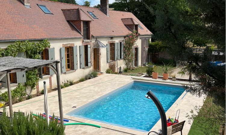 Construction d'une piscine UNIBEO avec pose de margelles pour plage a Champlost (89)