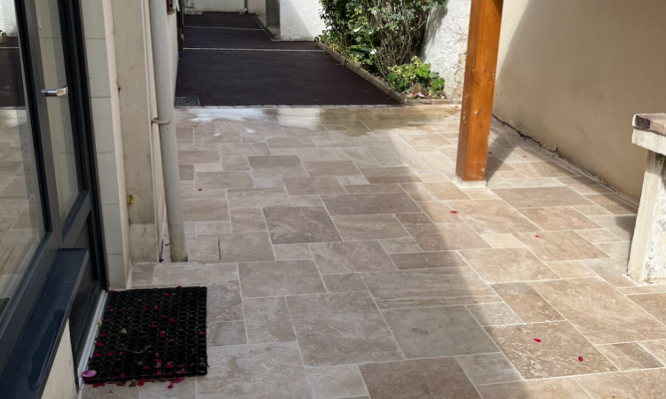 Création d'une allée en béton dans l'Yonne 