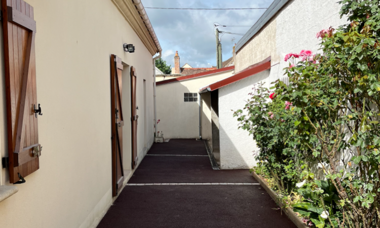 Création d'une allée en béton dans l'Yonne 