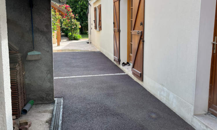 Création d'une allée en béton dans l'Yonne 