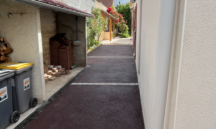 Création d'une allée en béton dans l'Yonne 